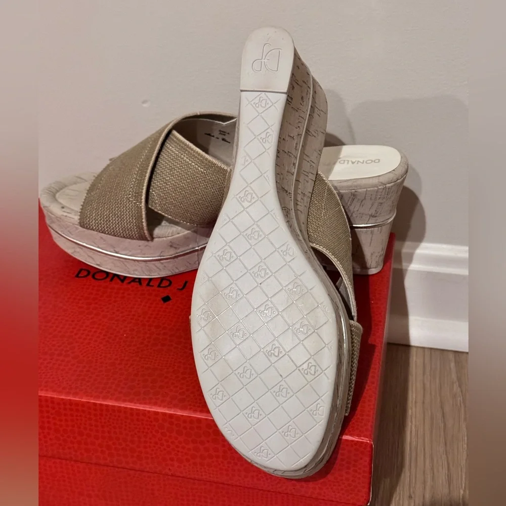 Donald J. Pliner Women's Dani2 Platform Sandal Size 8.5 Tan/Neutral - Picture 7 of 7